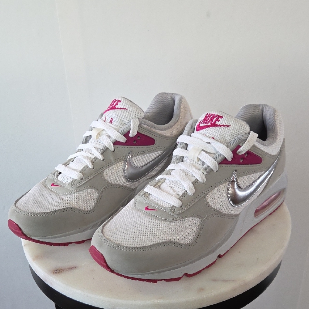 Nike Women’s Air Max Sneakers in White & Pink Size 7.5